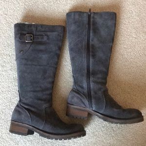 Gray suede Kenneth Cole reaction boots sz 7 1/2.